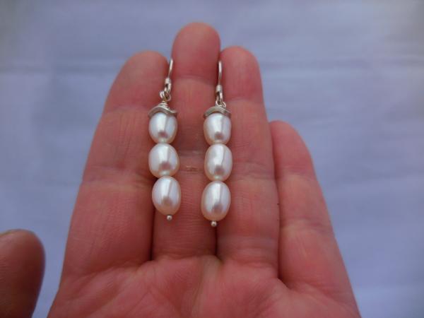 Three freshwater white pearls with argentium cap LY E 6976
