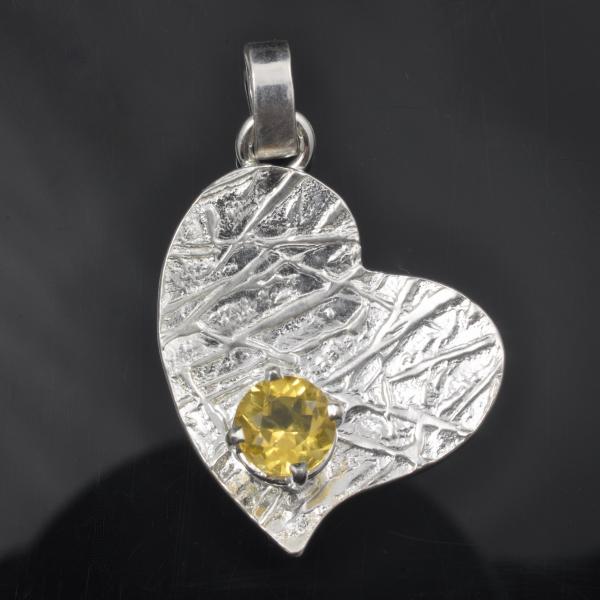 Argentium sterling silver frost pattern heart with golden beryl gemstone picture