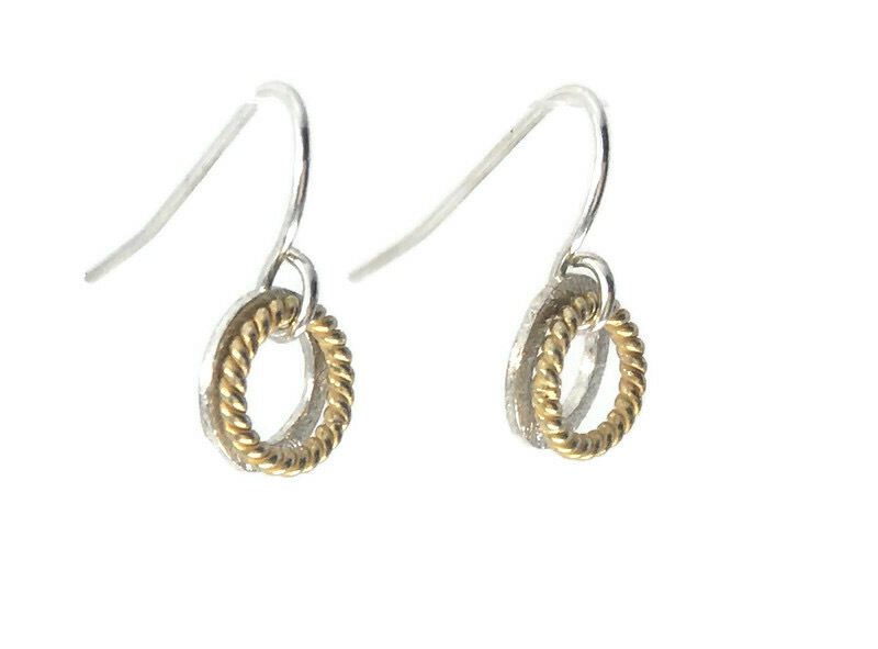 SMALL DOUBLE CIRCLE EARRINGS picture
