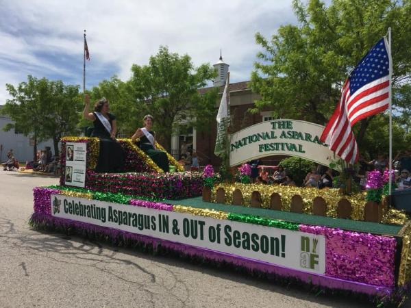 Joan Glover Royale Parade