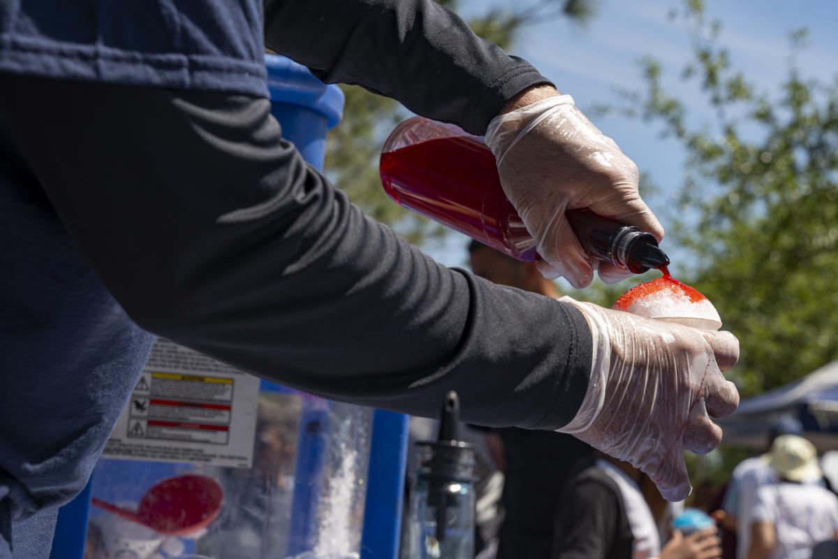 Event sponsor, Kissimmee Utility Authority, providing FREE snow cones to attendees.