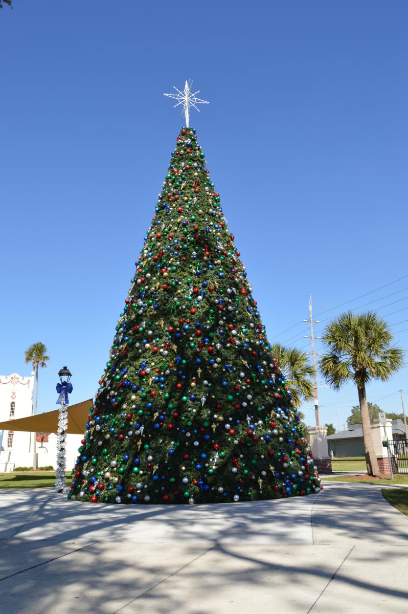 Light Up Eustis 2025