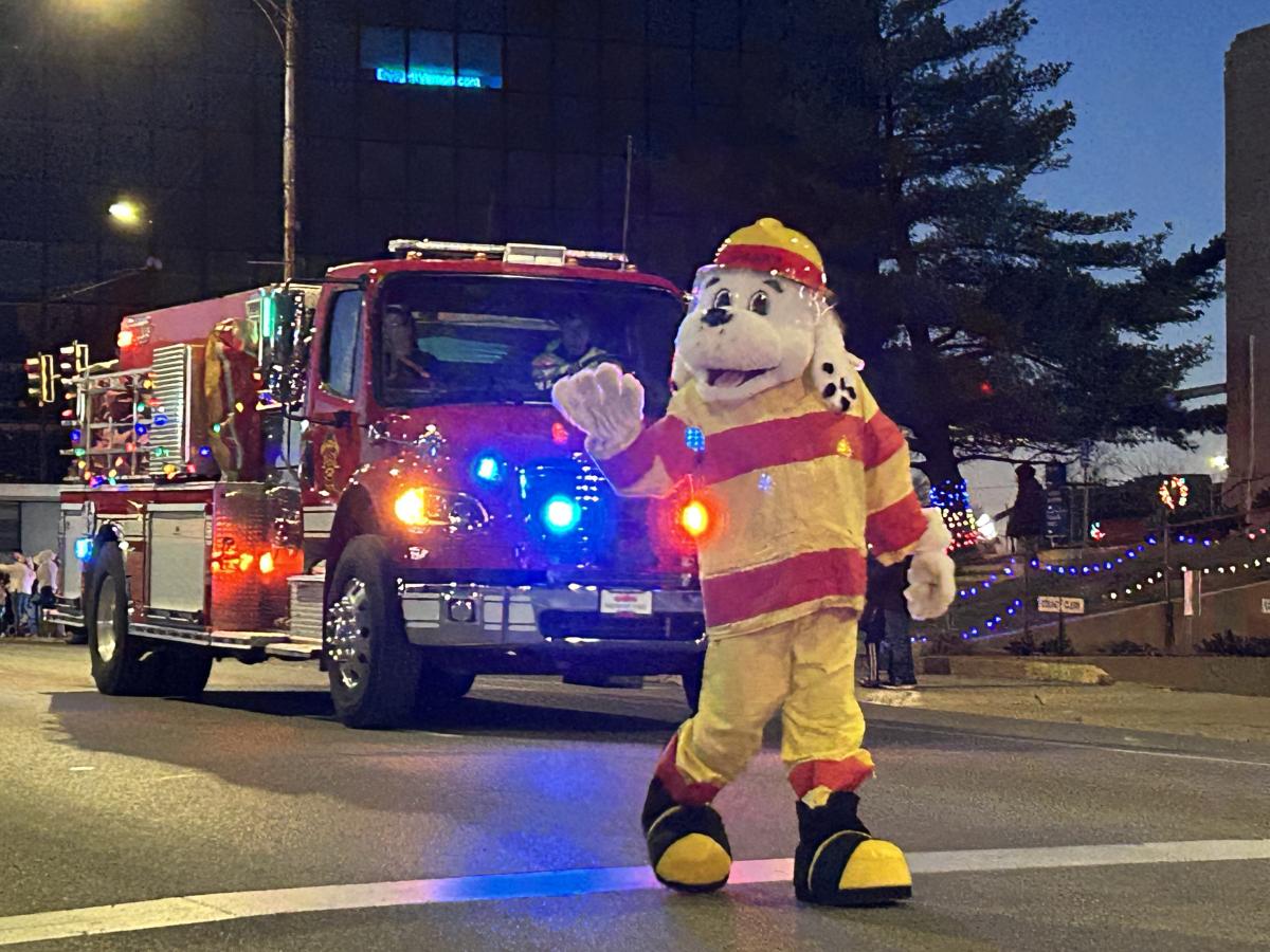 Mt. Vernon Christmas Light Fight Parade & Activities