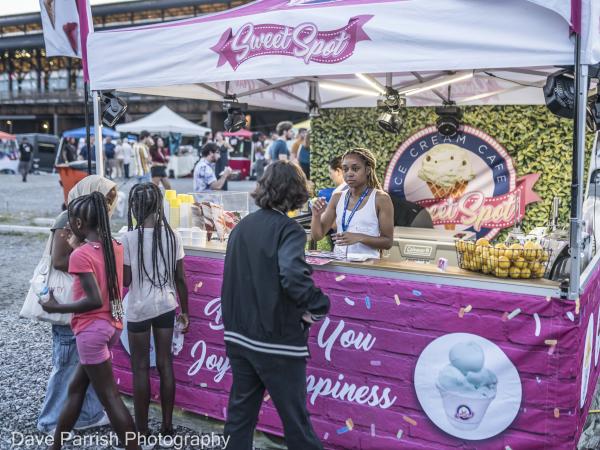 Food Truck/Tent Food Truck/Tent