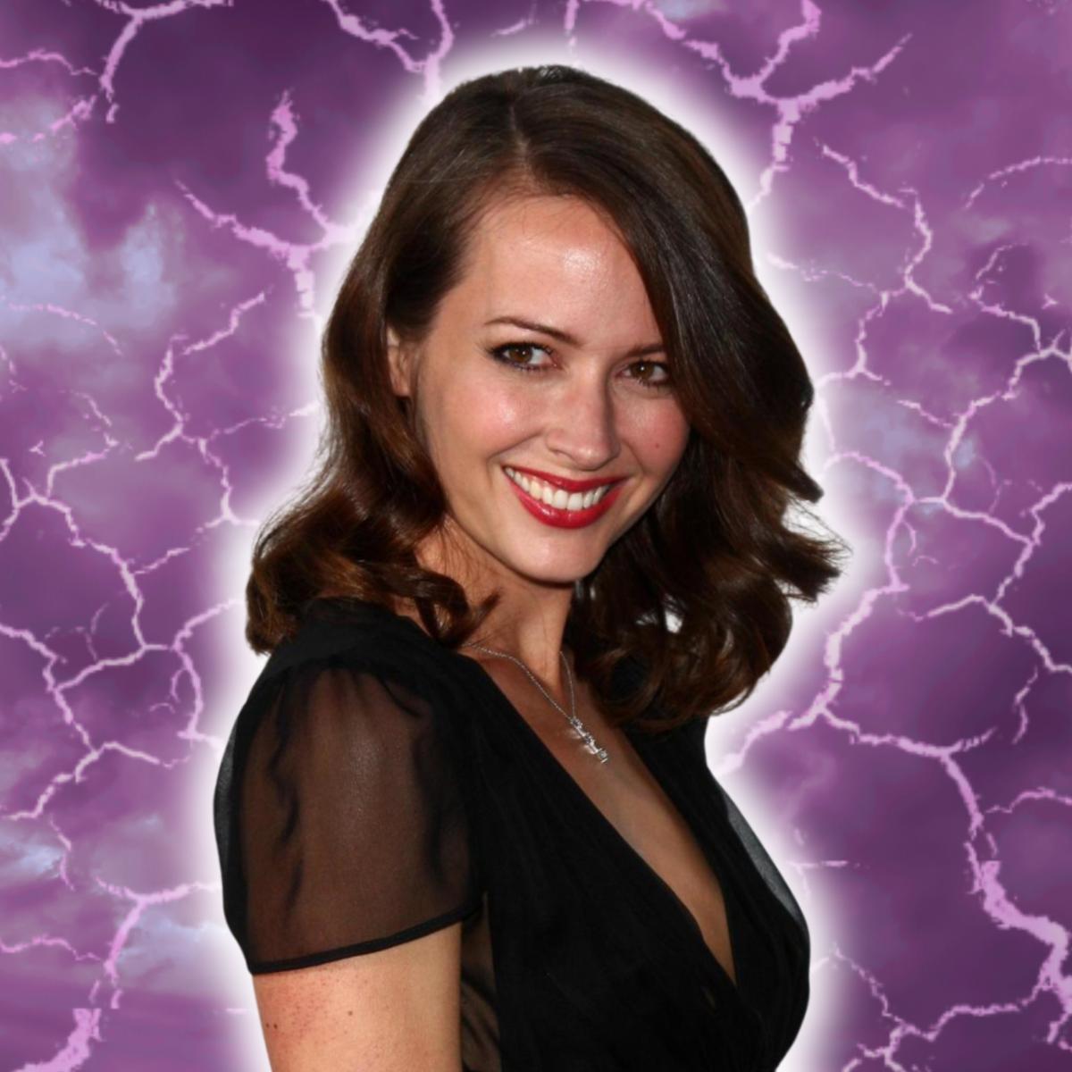 Sunday Photo Op with Amy Acker cover picture