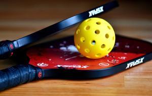 Learn to Play Pickleball cover picture