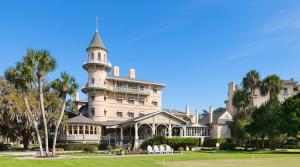 The Clubhouse (Main Hotel Building)