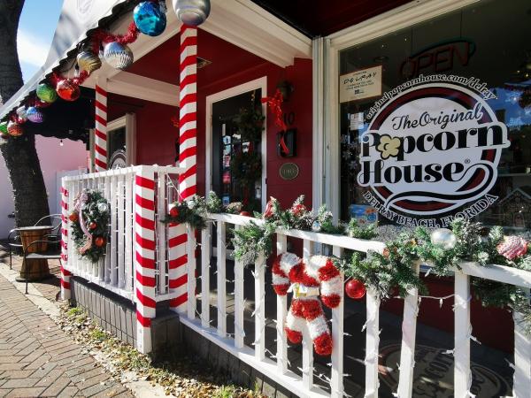 2022 Downtown Delray Holiday Storefront Decor Contest Sign Up!