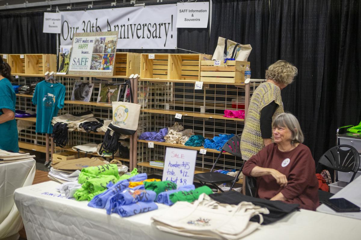 Front Desk/Souvenirs