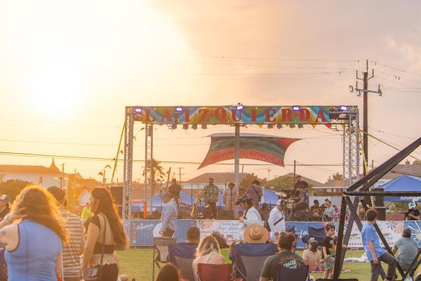 Front Gate Volunteer