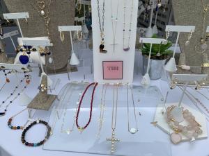 JEWELRY EXHIBITOR
