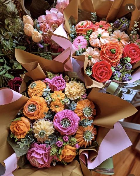 Not your average cupcake decorating class&hellip;  This is where cupcakes become bouquets.