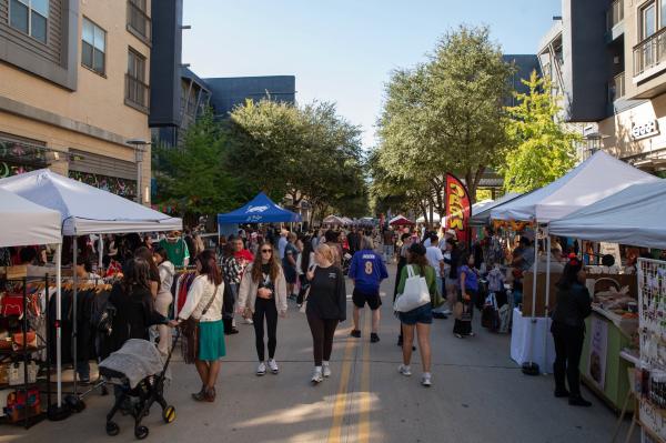Holiday Street Festival at Artisan Circle