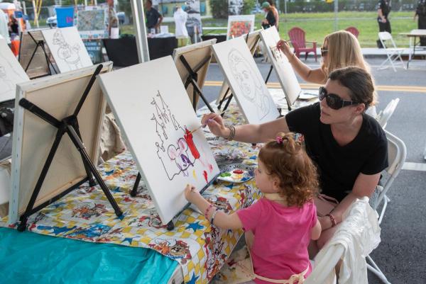Live painting at Delray Beach Market