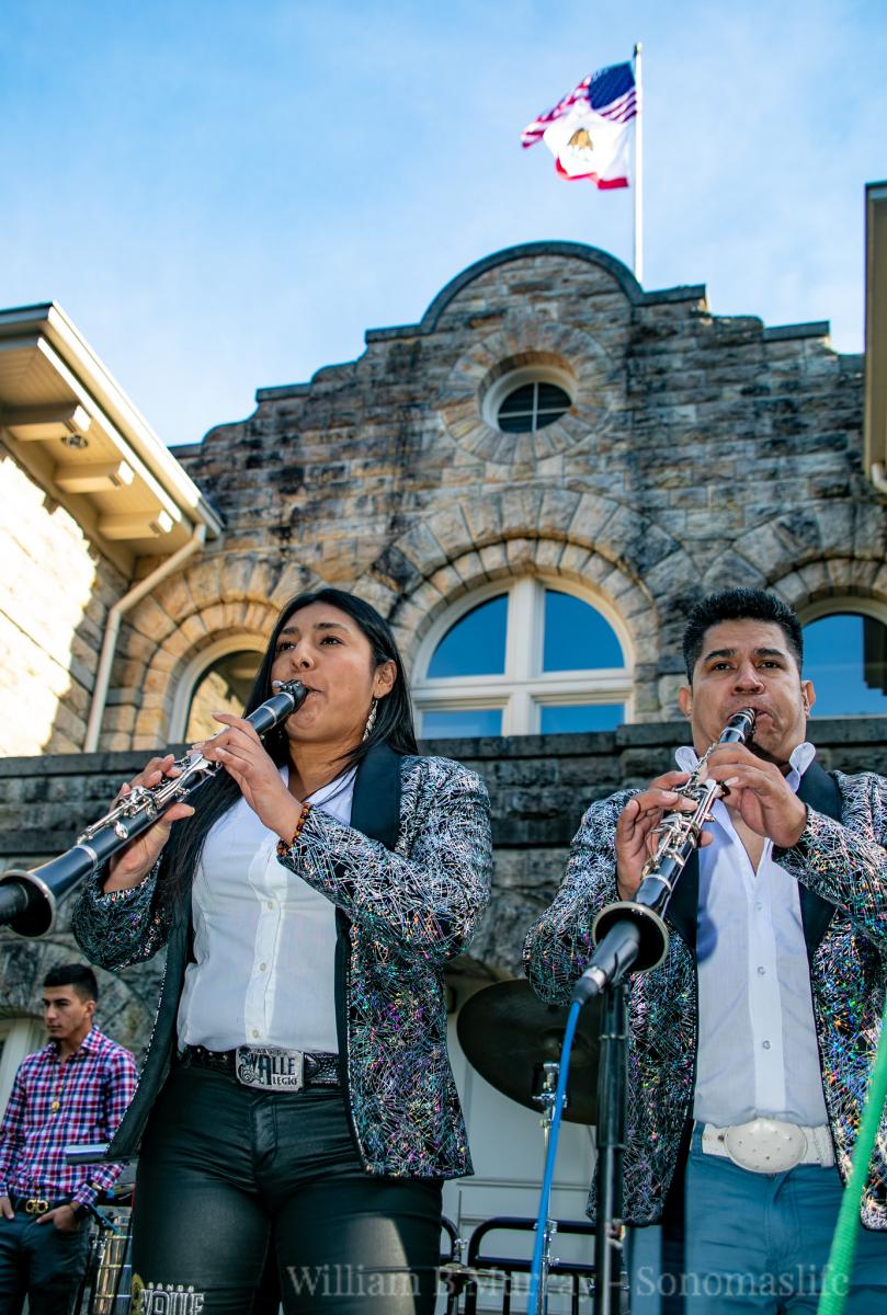 Sueños Market: De Parranda Con La Banda