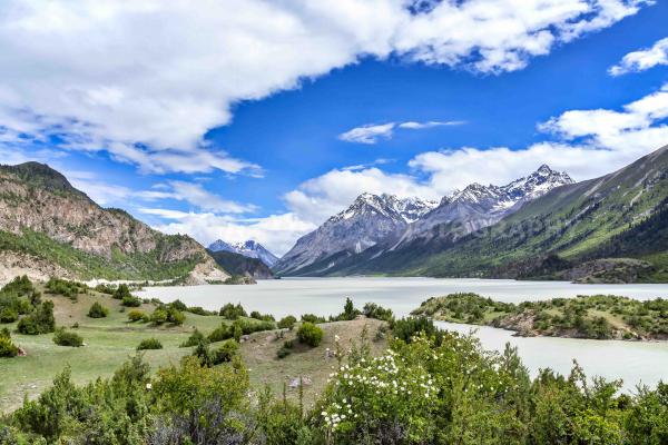 Scenic view of Ranwu Lake in Tibet, China