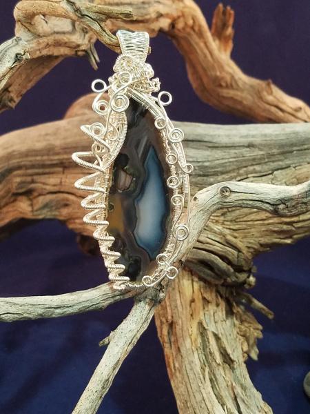 BEAUTIFUL AGATE AND SILVER PENDANT