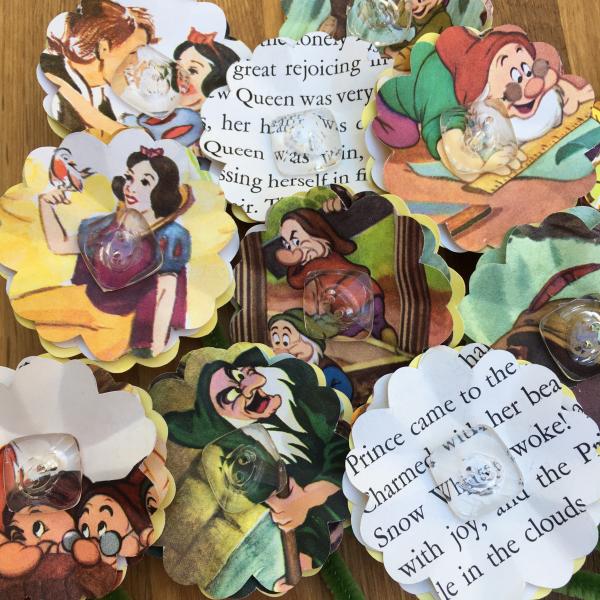 Snow White and the Seven Dwarfs hand-cut paper flower bouquet picture