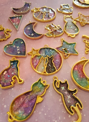 Stargazing Kitten Stained Glass Resin Pendant picture