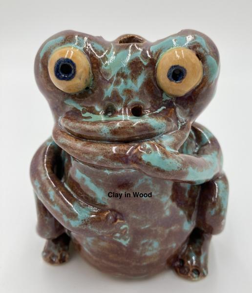 Frog sculpture