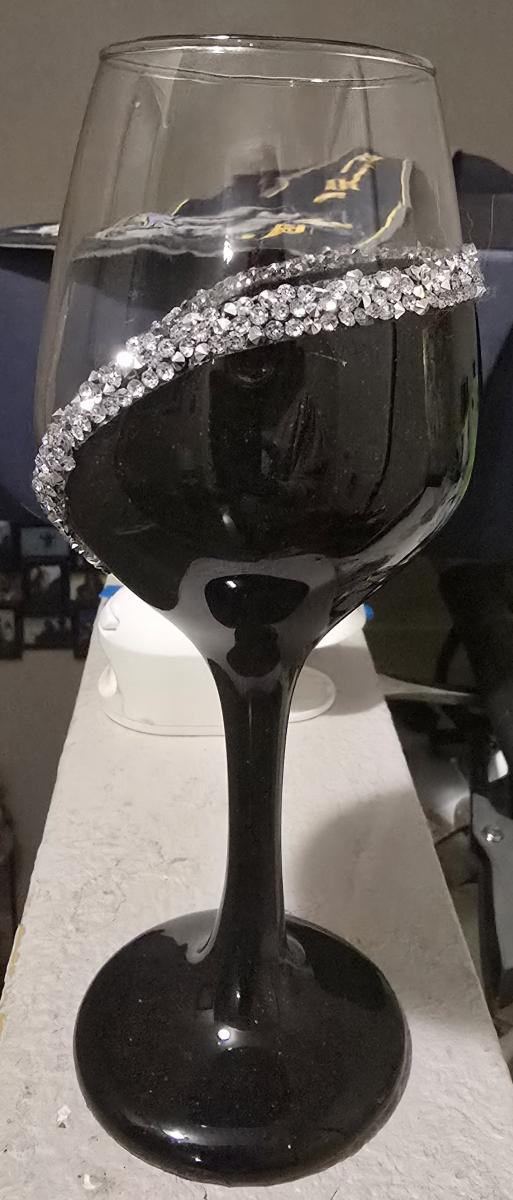 Wine glasses picture