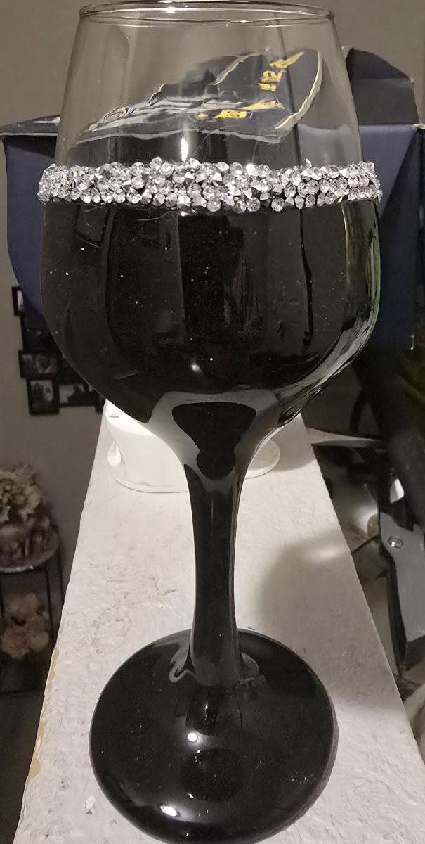 Wine glasses picture