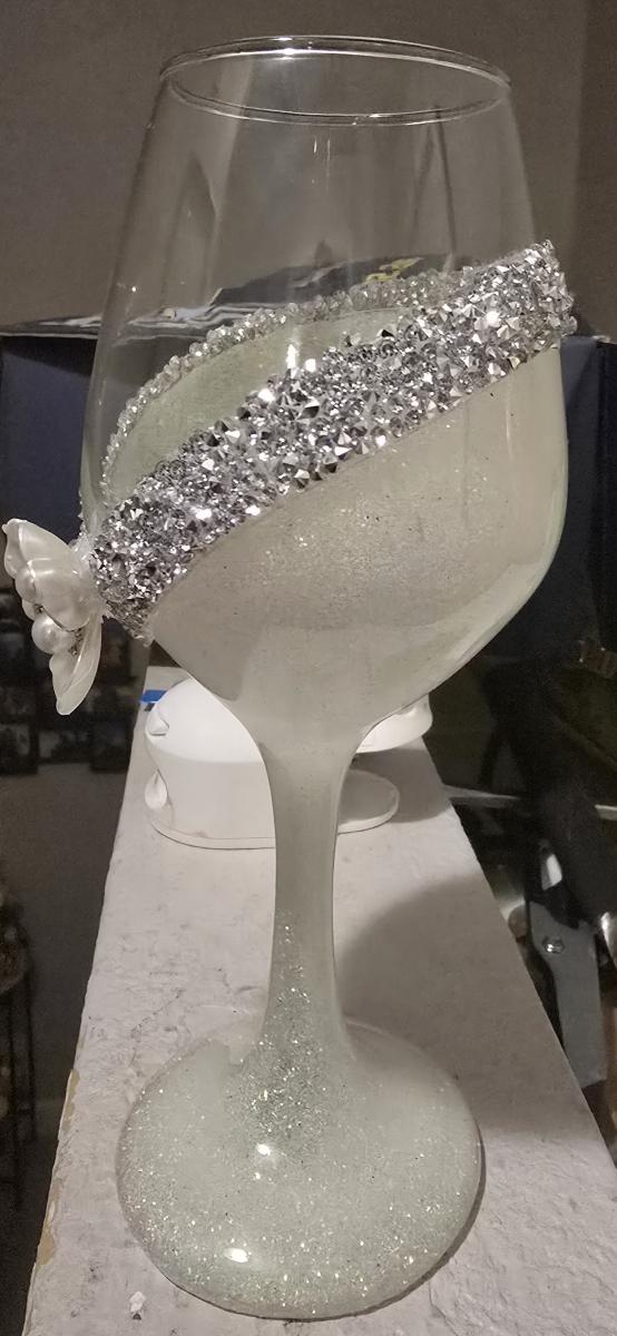 Wine glasses picture