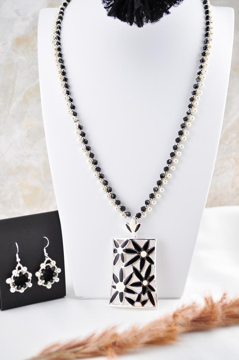 Monochrome Bloom picture