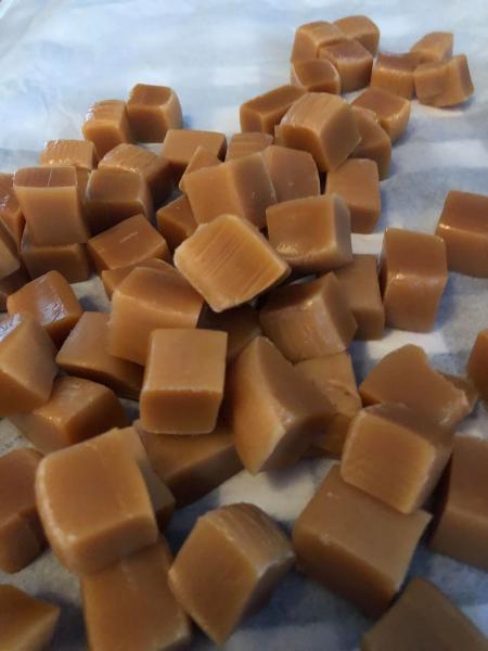 Old Fashioned, Gourmet Milk Chocolate Peanut Butter Caramels 32 Count Bag picture