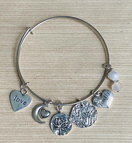 Family Love Women’s Charm Bracelet Hearts picture