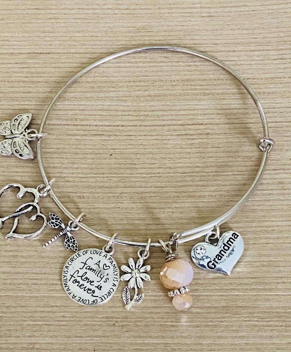 Women’s Grandma Grandmother Family Theme Charm Bracelet picture