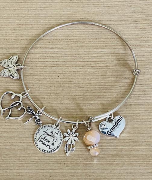 Women’s Grandma Grandmother Family Theme Charm Bracelet picture