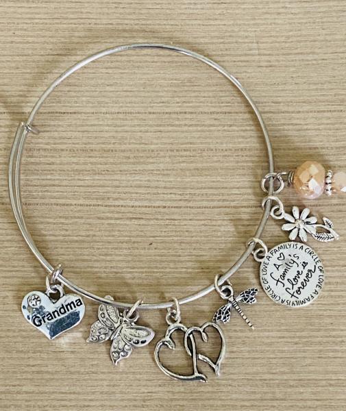 Women’s Grandma Grandmother Family Theme Charm Bracelet picture