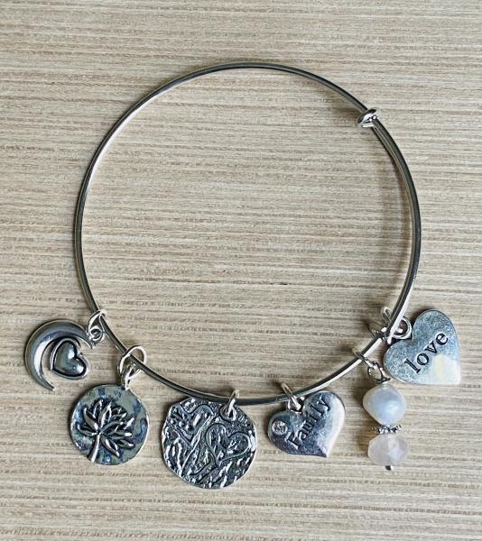 Family Love Women’s Charm Bracelet Hearts