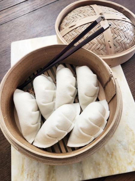 Set of 3 felt steamed dumpling gyoza shaped cat toys with to go box | Eco-Fi felt toys for cats | catnip essence | handmade gift for cat