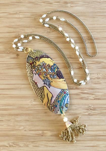 Vintage Tin Beautiful Queen- Long Tassel Pendant Necklace