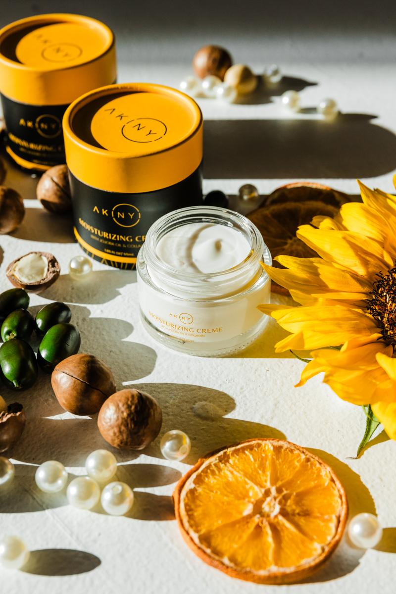 Revitalizing Moisturizing Creme with Jojoba Oil and Collagen picture