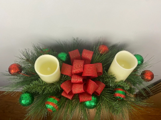 Red & Green Pine Centerpiece picture