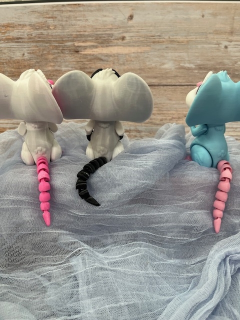 Cute Articulated Mouse picture