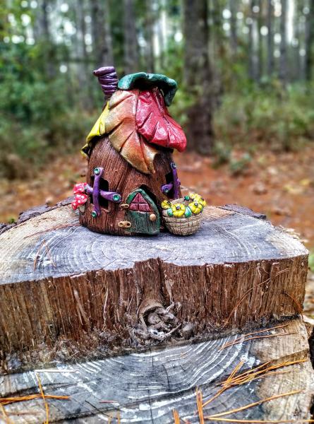 Tree Stump Fairy House picture