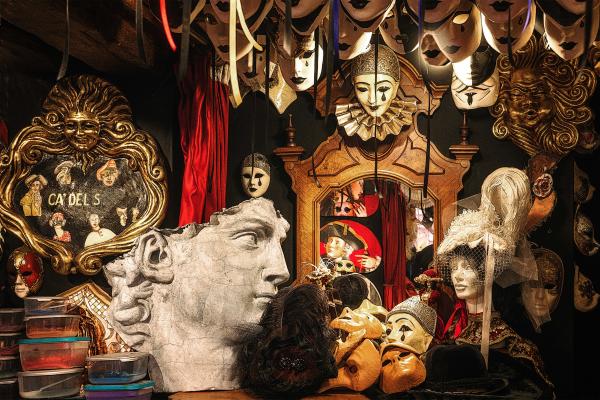 Canvas Photo - Mask Studio, Venice. 30 X 20