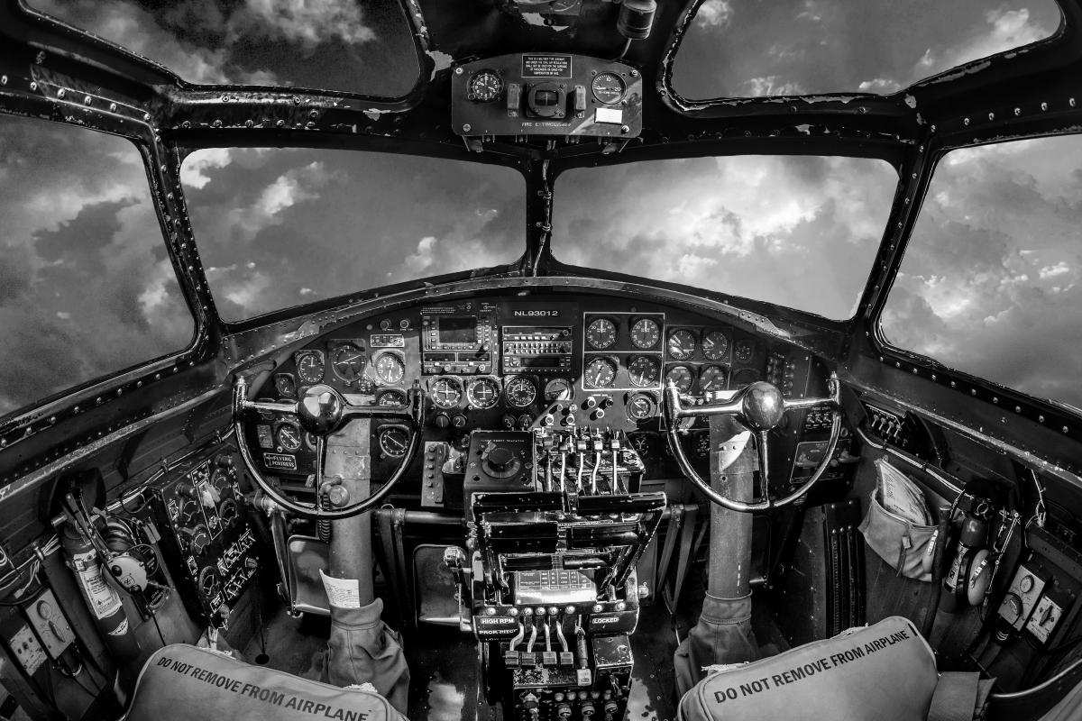 b 17 cockpit