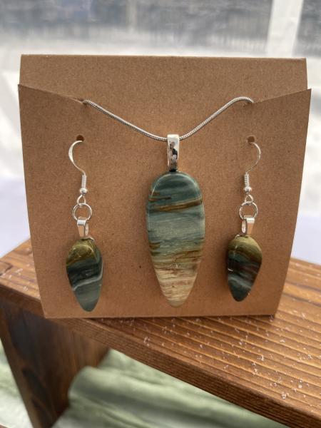 Gary Green Necklace and Earring Set