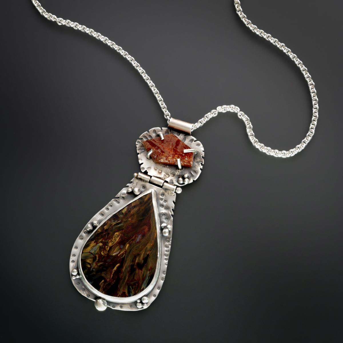 Pstersite and Garnet picture