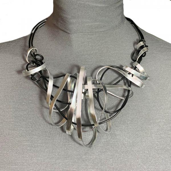 Statement Aluminum wire swirl choker picture