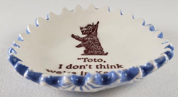 Tiny Plate with "Toto, I don't think we're in Kansas anymore" picture