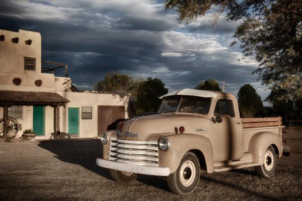 "Silver Saddle Motel"