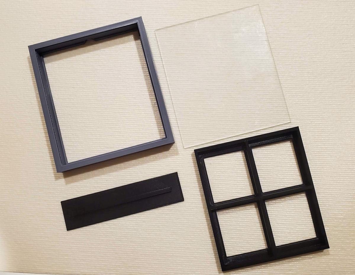 Nostalgic 4 Slot Gameboy Cartridge Display Case / Stand picture