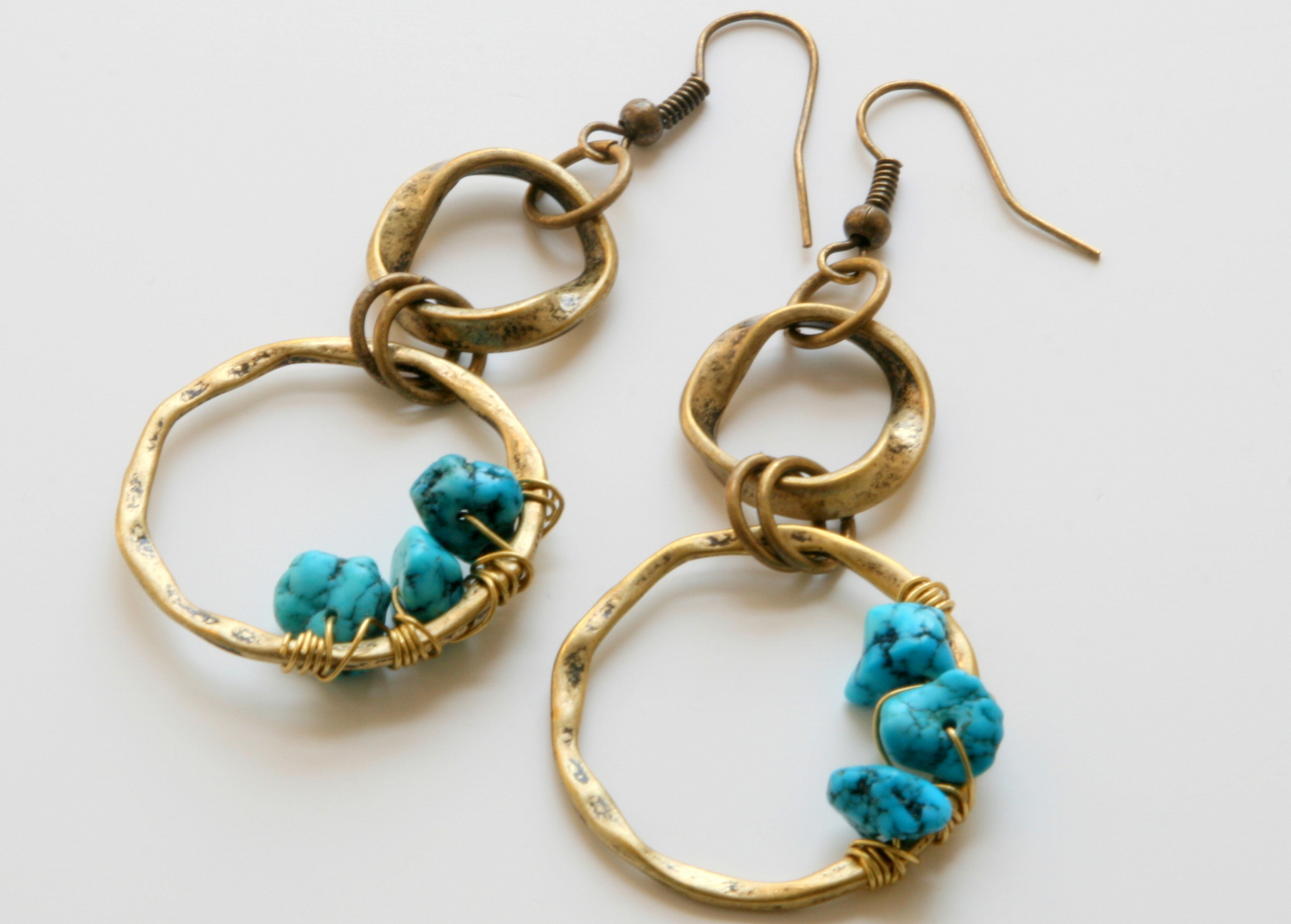 Wire blue necklace picture