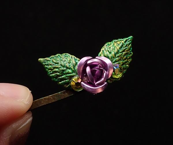 Roses and Green Leaves Bobby Pin Set picture